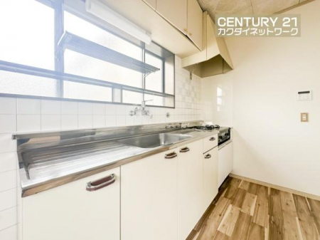 �L�b�`���@�������Ă���܂��̂Ŗ��邢�L�b�`���ł������ł��܂��B
��AI���H�ŉƋ�������Ă���܂��B