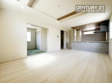 ���r���O�@�J���I�ȃ��r���O�_�C�j���O�ɂ͎��R�ƉƑ��݂�Ȃ��W�܂��Ă��܂��B