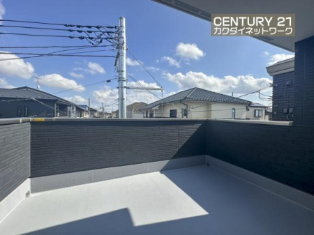 �o���R�j�[�@�[���ȍL�����m�ۂ��ꂽ�o���R�j�[�B