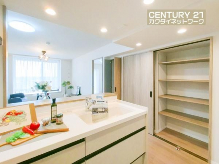 �L�b�`���@�L�b�`�����ɂ́A���[������܂��B���Z�X�y�[�X����邱�ƂȂ����[���m�ہB���������o�Ă��܂��悤�ȓ��p�i�Ȃǂ͂�����Ɏ��[����ΐl�ڂɕt�����Ɏ��[�ł��܂��B