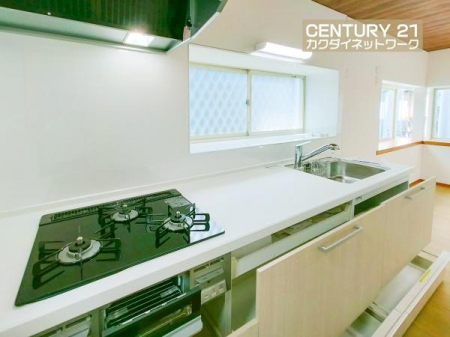 �L�b�`���@�������Ă���܂��̂Ŗ��邢�L�b�`���ł������ł��܂��B
��AI���H�ŉƋ�������Ă���܂��B