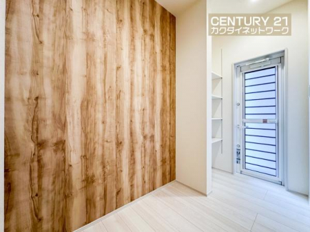 ���[�@�L�b�`���ɂ̓p���g���[�����肨�َq��H�ށE���H�Ȃǂ����[�ł��܂��B���i�g��Ȃ�������������܂��Ă�����̂łƂĂ��֗��ł��B