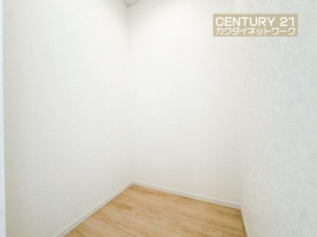 ���[�@����ƕ֗��ȃE�H�[�N�C���N���[�[�b�g�B�G�߂�p�r�ɕ����Ă��g�����������܂��B�m�����������񂨎����ł��A��������Ǝ��[���Ă��������܂��B�o�b�O��X�q�Ȃǂ̏��������[�ł��܂��B